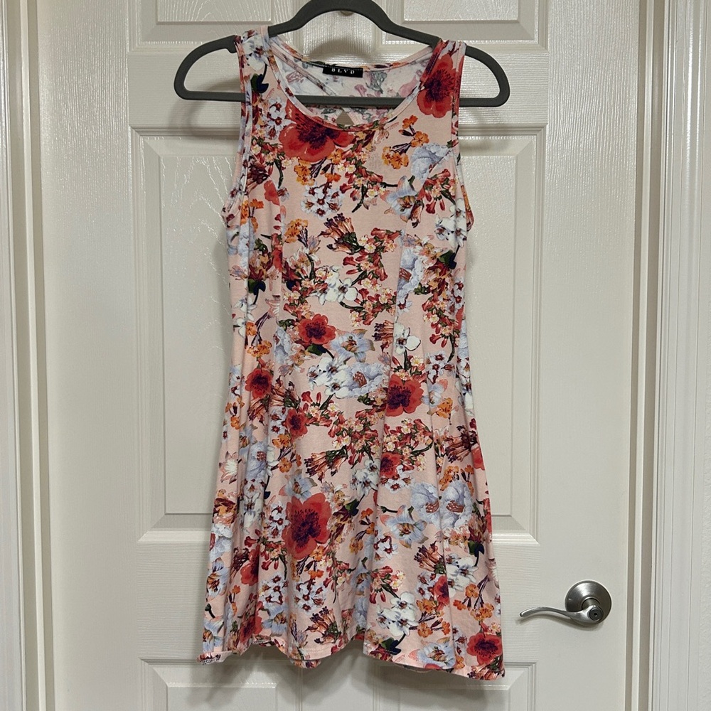 BLVD Multicolor Floral Midi Dress Open Keyhole Back Peach Coral Cream Ruffled